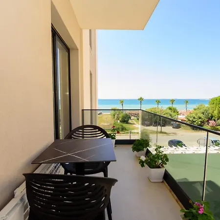 Apartment Seaside Serenity - Tirana Radhime *